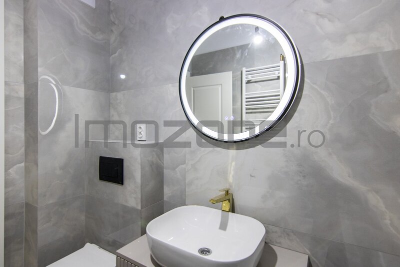 Apartamentele de 3 camere, loc de parcare gratuit  doar in luna august