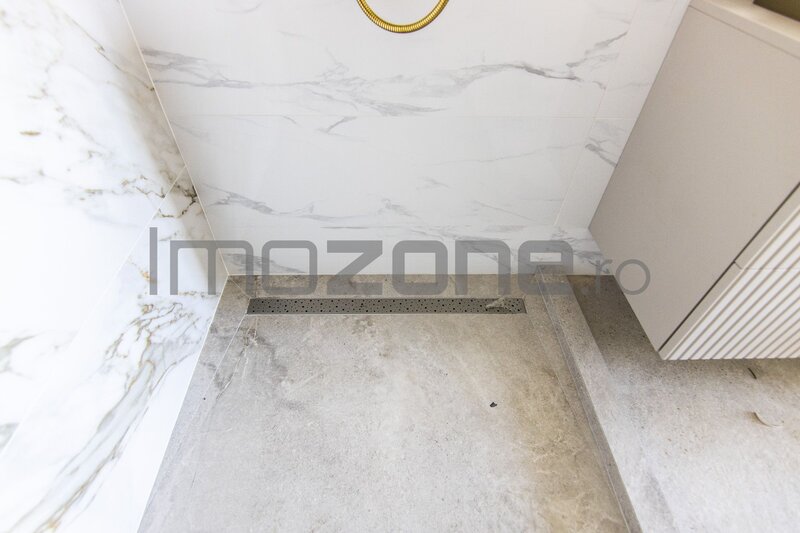 Apartamentele de 3 camere, loc de parcare gratuit  doar in luna august
